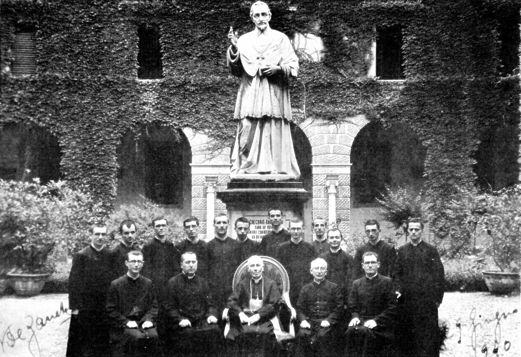 1940, Seminario Maggiore di Padova. Don Giuseppe Giacomelli è ordinato sacerdote.