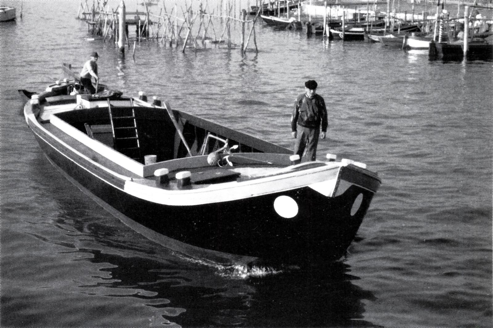 Il burcio Nuova Maria di ritorno da Chioggia, dopo il restauro. Il burcio è la tipica imbarcazione del trasporto fiuviale bassopadano.